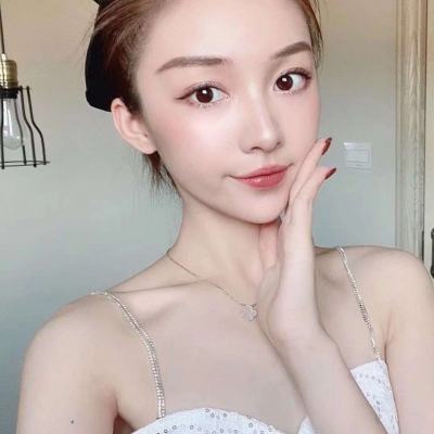 文章马伊琍女儿晒16岁生日照 与父母合影画面温馨